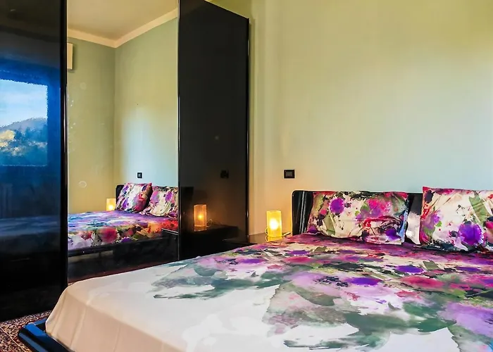 펜션 Bellissima Immersa Nelle Colline Lucchesi 루카